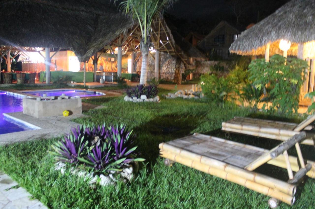 Axkan Palenque, Shows En Vivo & Gastronomia Mar Y Tierra & Travel Agency מראה חיצוני תמונה